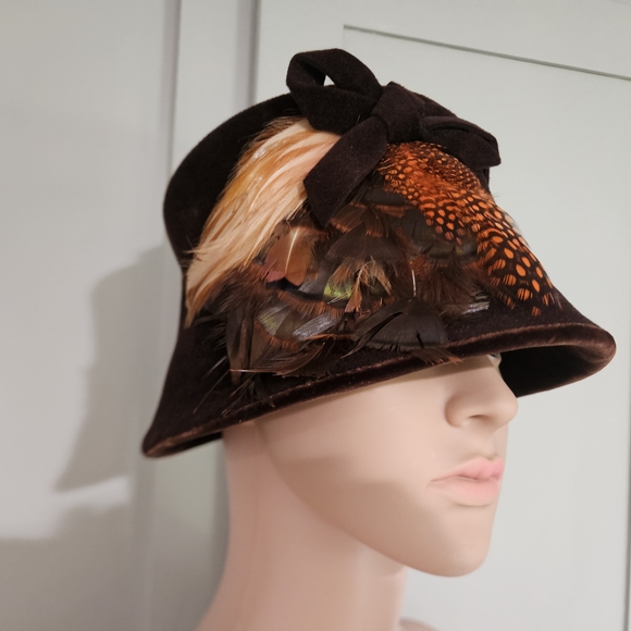 Vintage Lazurus Feather Velvet Cloche Hat — Made in Italy - Picture 8 of 16